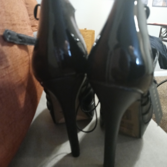 Shoes - Picture 2 of 4